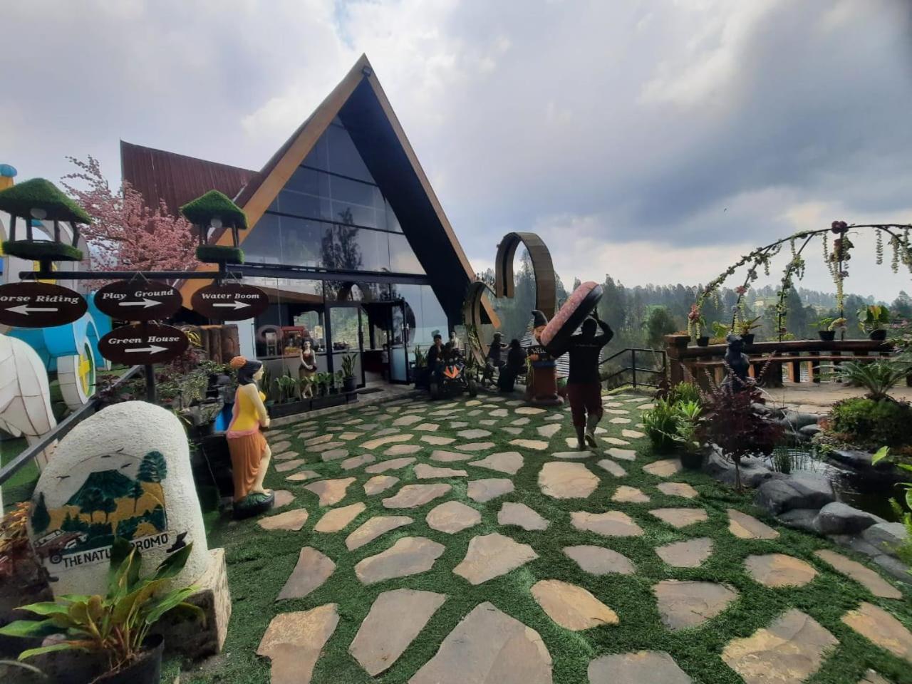 Hotel Nature Bromo And Resort Pasuruan Eksteriør billede